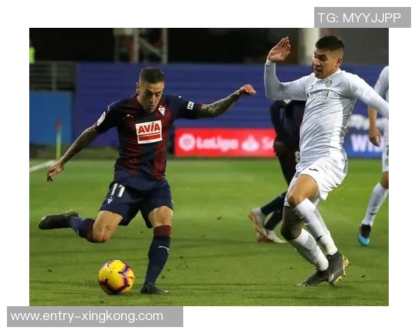 美洲队与韦拉克鲁的激烈对决揭示了足球战术的魅力与团队合作的重要性